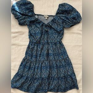 Dress for women.